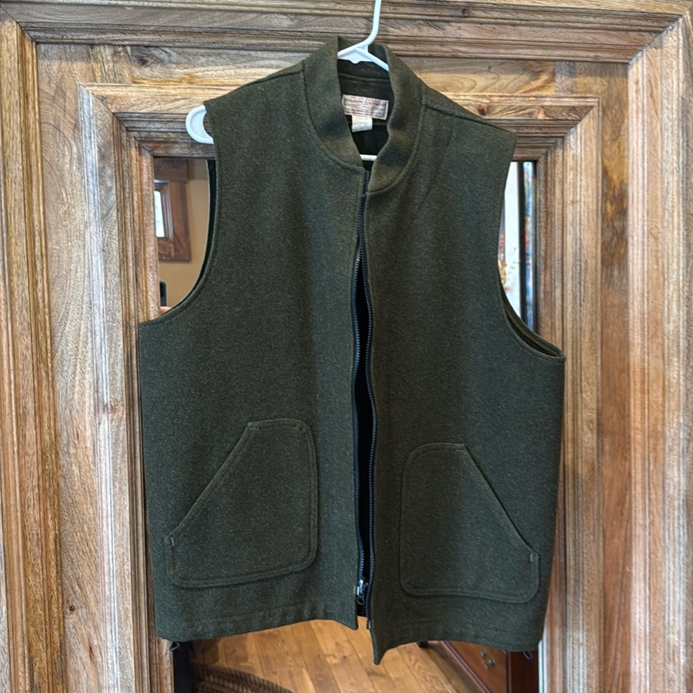 Filson XL olive wool vest. Exceptional condition!!